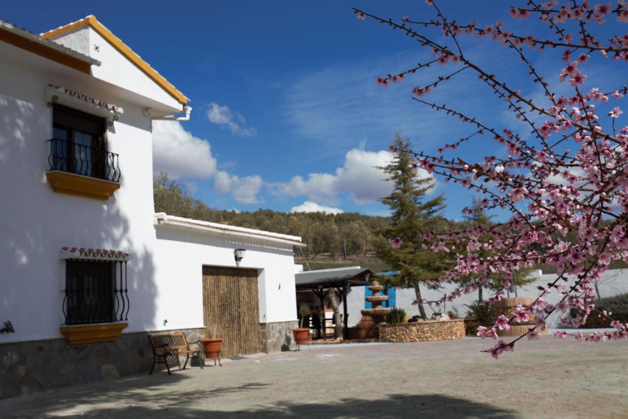 Casa De Las Montanas Виянуева дел Трабуко Екстериор снимка